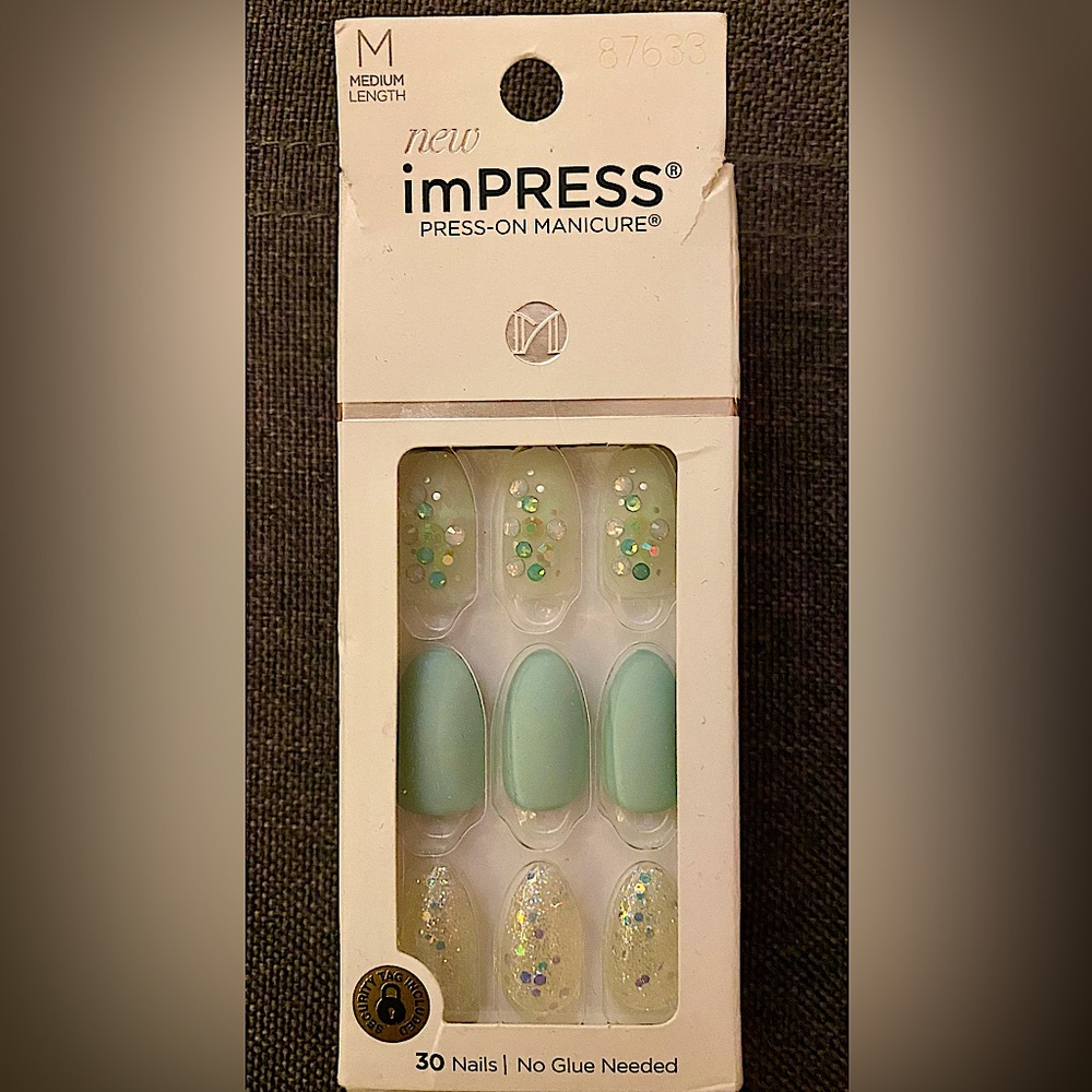5/$15 Very pretty & cute Impress Press-On nails. Beautiful mint green & sparkles
